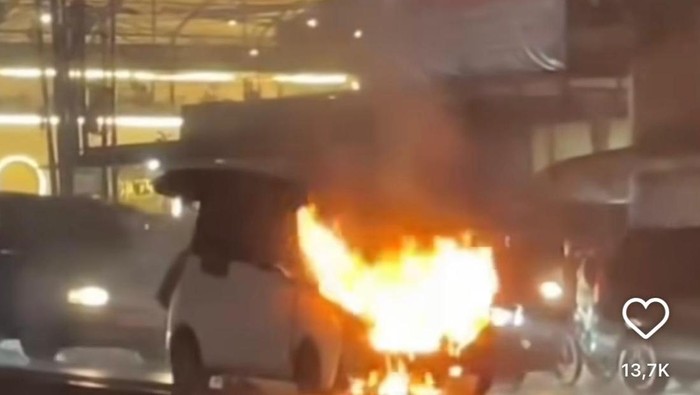 Investigasi Wuling Air EV Terbakar: Baterai Aman, Fokus pada Kap Depan