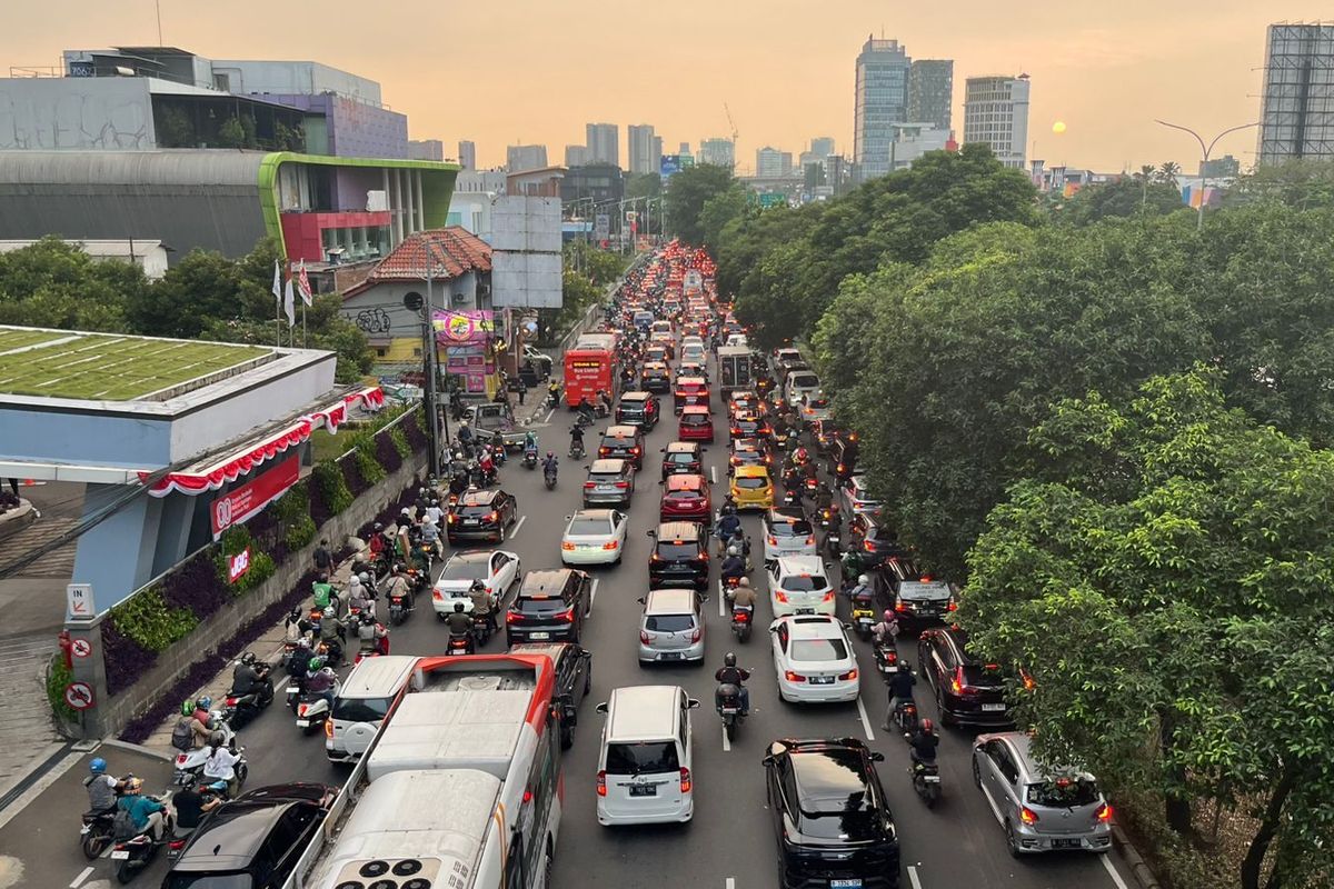 Mengapa Kemacetan Bikin Mobil Lebih Boros Bahan Bakar?
