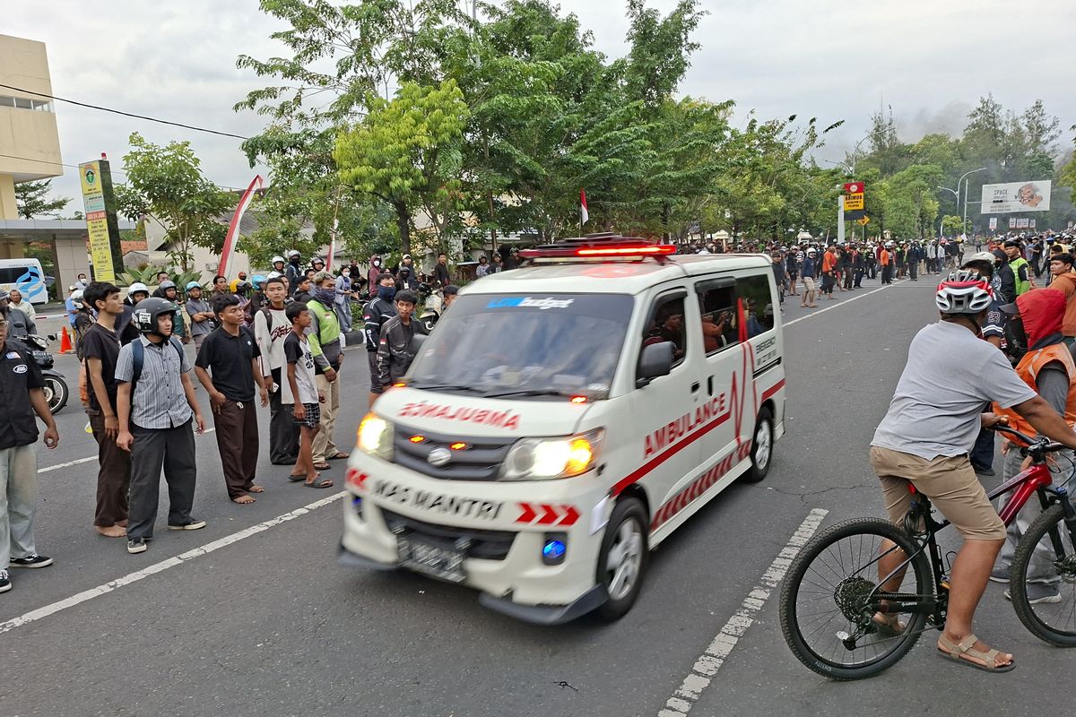 Rotator di Jalan Raya: Kenali Perbedaan Warna, Fungsi, dan Aturan Hukumnya