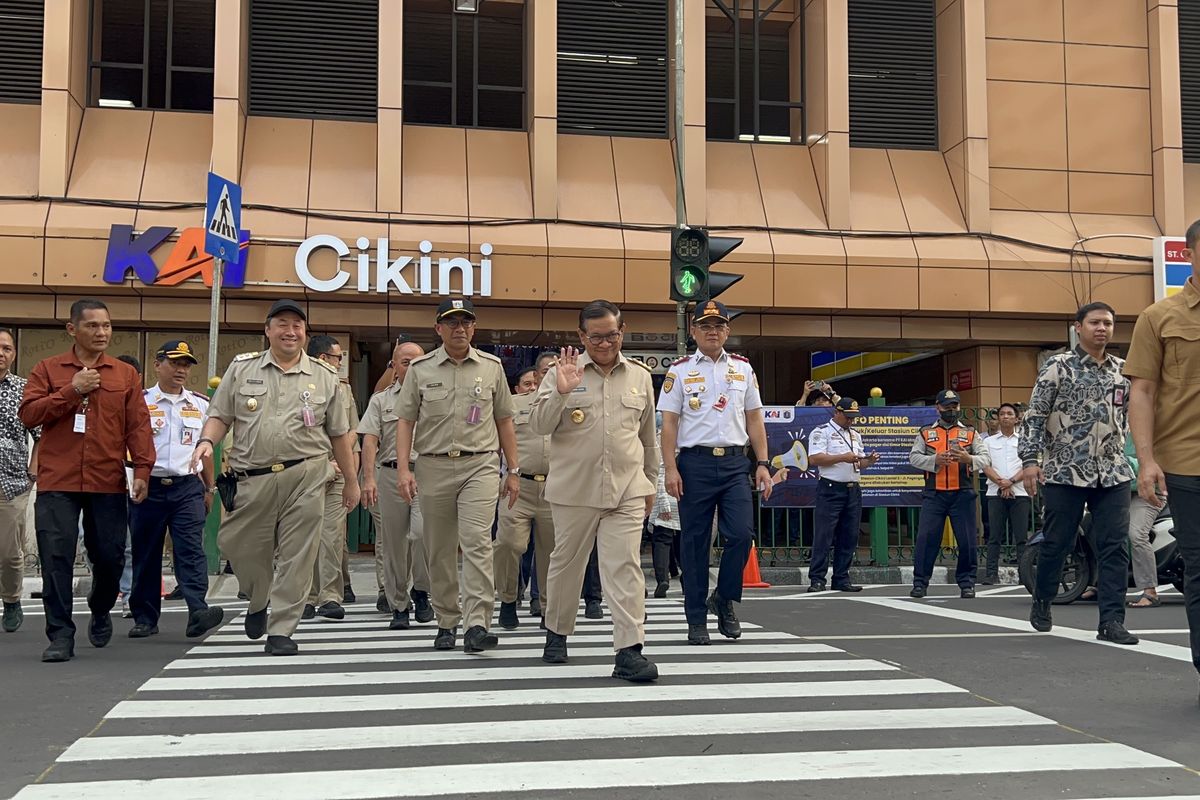 KAI Stasiun Cikini Resmi Terpasang Pelican Crossing, Ojol dan Taksi Dilarang Ngetem
