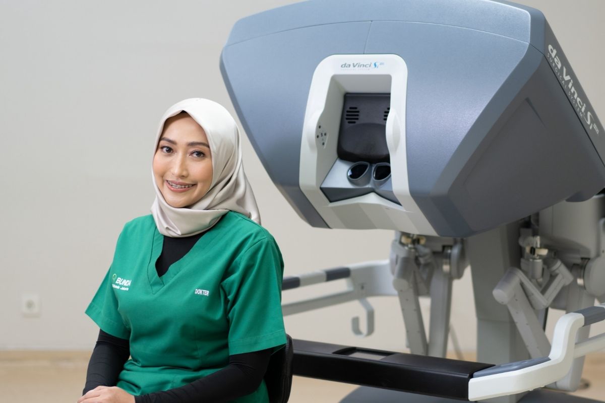 Dr. Sita Ayu Arumi: Sang Pionir Perempuan Pertama di Garda Depan Bedah Robotik Indonesia