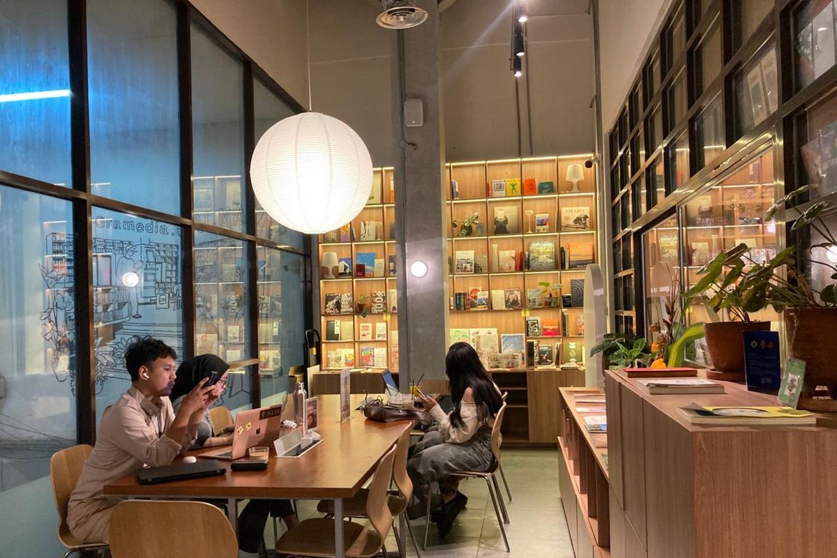 Fenomena Book-Café: Perkawinan Literasi dan Gaya Hidup Modern Generasi Z