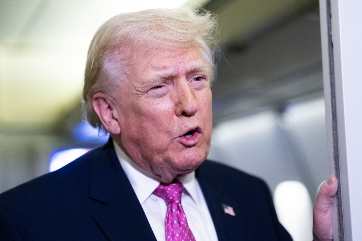 Eskalasi Perang Dagang: Trump Ancam Tarif 50 Persen bagi Pemasok Senjata Iran